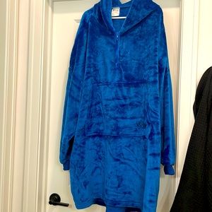 The Comfy Dream Light Quarter-Zip Wearable Blanket